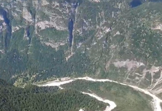 Κατάβαση με σκέιτμπορντ από ράμπα 70 μέτρων με ταχύτητα άνω των 100 χλμ/ώρα! (vid)