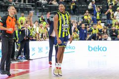 Άνετη νίκη της Φενέρ επί της Εσενλέρ με «βροχή» τριπόντων