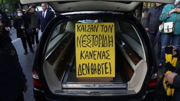 Ο αποχαιρετισμός του κόσμου της ΑΕΚ στον Κώστα Νεστορίδη