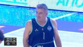 Ο Ζαγοράκης κλέβει από τον Μπουρούση και καρφώνει στον αιφνδιασμό