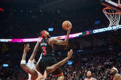 Εκτός έδρας νίκες για Ράπτορς και Πίστονς