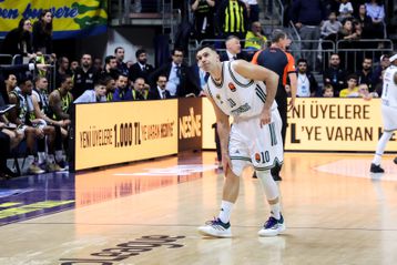 Οι πρώτες εκτιμήσεις για τις ενοχλήσεις του Σλούκα στο γόνατο