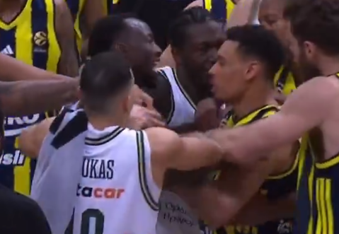 Ένταση στο φινάλε του Φενέρμπαχτσε - Παναθηναϊκός με Γκραντ και Μπόλντγουιν (vid)