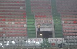 Έπος: Οπαδός έκανε κερκίδα ολομόναχος σε ματς στη δεύτερη κατηγορία της Γαλλίας! (pic)