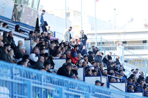 Αγώνας ομάδας της Stoiximan Super League διεξάγεται με κόσμο μετά από ένα μήνα