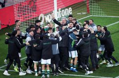 Τρελό «πράσινο» γλέντι μετά την πρόκριση μέσα στο «Καραϊσκάκης» (pics)