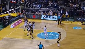 Ο Γκάλινατ πήρε το ματς με ασύλληπτο φόλοου κάρφωμα (vid)