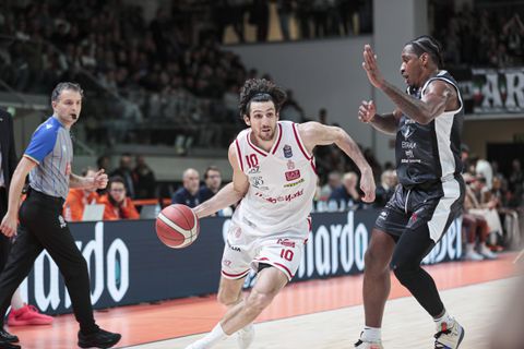 Διπλό της Αρμάνι Μιλάνο στην έδρα της Ντερτόνα με οδηγό τον Μπολμάρο