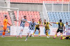 Στην κορυφή με...  ροπαλιά Μαχαίρα ο Ηρακλής