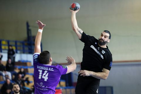 Ο ΠΑΟΚ «έπιασε» την ΑΕΚ στην κορυφή