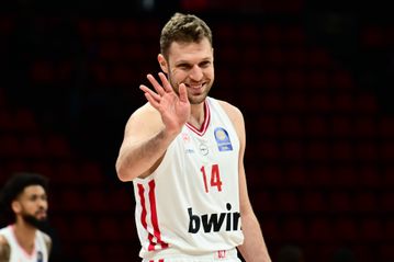 Βεζένκοφ: «Αν κερδίζεις τον Παναθηναϊκό σου δίνει μια αυτοπεποίθηση - Παίκτης μεγάλης αξίας ο Τζόουνς»