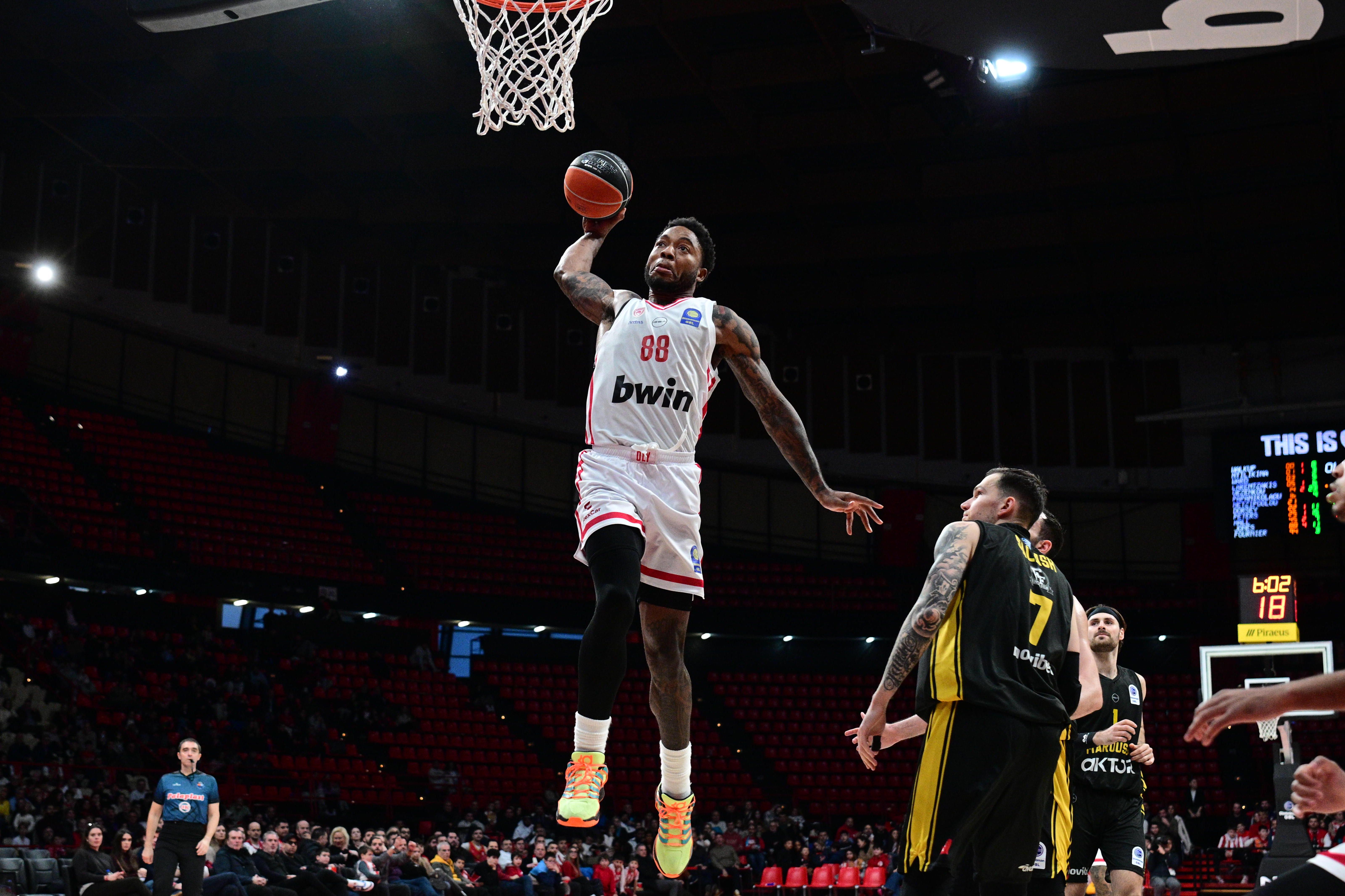 Τι έκανε ο Ταϊρίκ Τζόουνς στο πρώτο του ματς στο ΣΕΦ