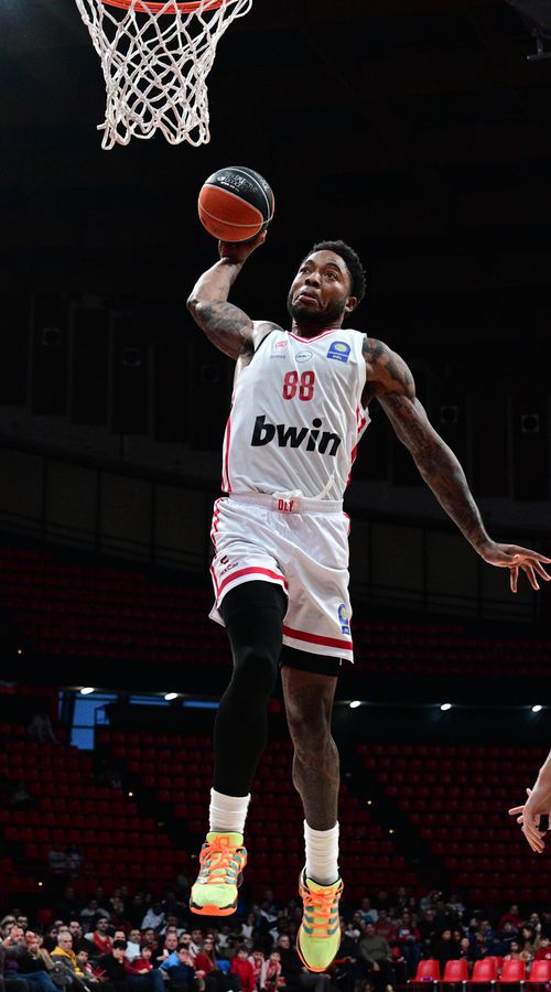 Τι έκανε ο Ταϊρίκ Τζόουνς στο πρώτο του ματς στο ΣΕΦ