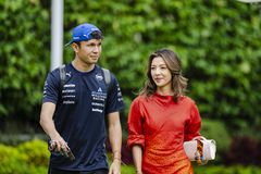 Αρραβωνιάστηκε ο Άλμπον (pic)