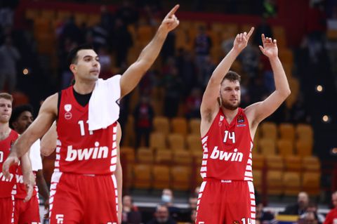 Βεζένκοφ και Σλούκας διεκδικούν το βραβείο του MVP στην EuroLeague (vids)