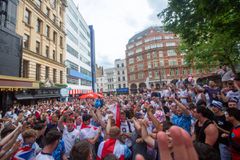 Οι οπαδοί στην Αγγλία θα δέχονται τεστ ουσιών στα γήπεδα σε περίπτωση που εμπλακούν σε επεισόδια