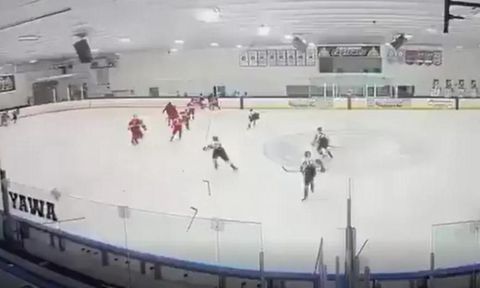 Μακελειό σε αγώνα χόκεϊ στις ΗΠΑ: Άνδρας πυροβόλησε την οικογένειά του και αυτοκτόνησε (vid)
