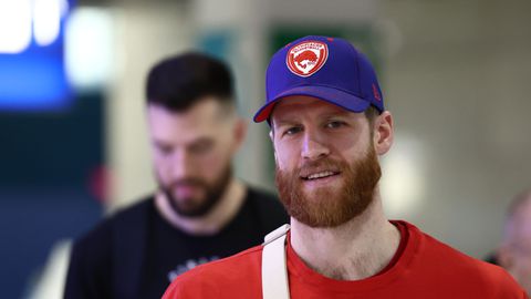 Το βίντεο από την αναχώρηση του Ολυμπιακού για το Ηράκλειο ενόψει του Allwyn Final 8