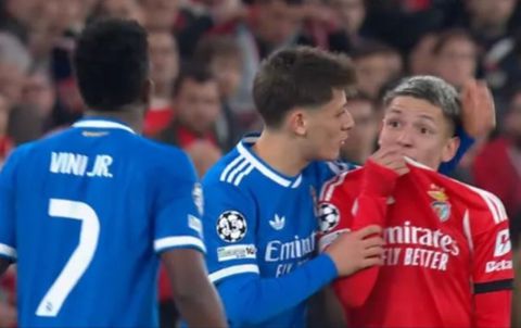 Δεκάλεπτη διακοπή στο Μπενφίκα - Ρεάλ Μαδρίτης: Ο Βινίσιους κατήγγειλε ρατσιστική επίθεση (vid)