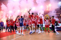 Ο όρκος νίκης και οι αντιδράσεις του κόσμου: Η παρακάμερα του Ολυμπιακού στον τελικό με τη Μακάμπι (vid)