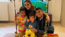 Πρόωρη έκπληξη γενεθλίων στον Πινέδα από την γυναίκα του με τούρτα ΑΕΚ!