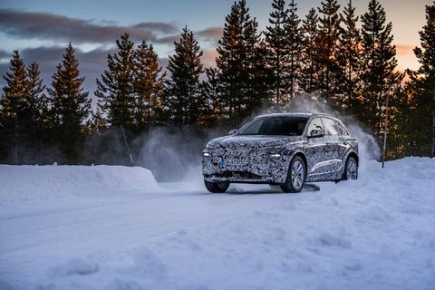 Δοκιμασία στα χιόνια για τo πρωτότυπο Audi Q6 e-tron (vid)