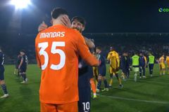 Ο Μανδάς αποθεώθηκε από τους συμπαίκτες του στο ντεμπούτο του ως βασικός στη Serie A (vid)