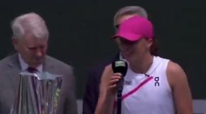 Η Σβιόντεκ αποθέωσε την Σάκκαρη: «Είσαι από τους πιο καλούς ανθρώπους, ομορφαίνεις τα αποδυτήρια» (vid)