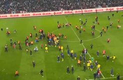 «Οπαδός μπήκε με μαχαίρι στο γήπεδο» - Το Εσωτερικών ξεκίνησε έρευνα για όσα έγιναν στο ματς της Τράμπζονσπορ με τη Φενέρμπαχτσε (pic)