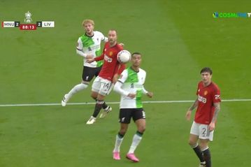 Στο δοκάρι η σέντρα-σουτ του Έλιοτ