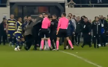 Ο διαιτητής στο επεισοδιακό Τράμπζονσπορ – Φενέρμπαχτσε γρονθοκοπήθηκε από τον πρόεδρο της ομάδας των Χατζηγιοβάνη, Κίτσιου! (vid)