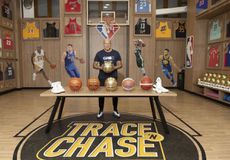 Η κληρονομιά του Νίκου Γκάλη περνά σε νέα εποχή μέσα από σειρά αναμνηστικών