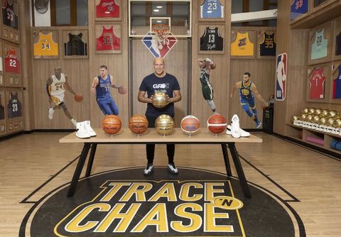 Η κληρονομιά του Νίκου Γκάλη περνά σε νέα εποχή μέσα από σειρά αναμνηστικών