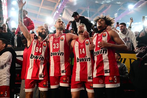 Voilà ένας Φουρνιέ που τα κάνει όλα και ξεσηκώνει ολόκληρο γήπεδο!