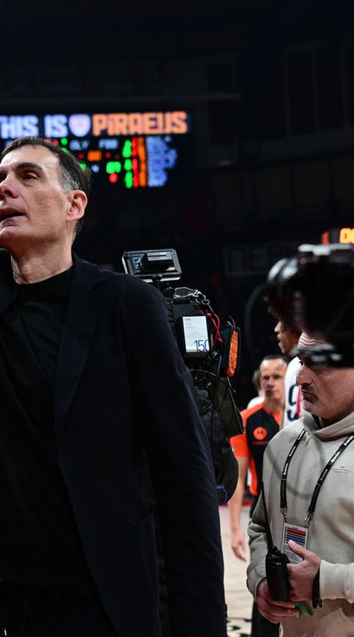 O Μπαρτζώκας αποθέωσε τον Φουρνιέ στη συνέντευξη Τύπου