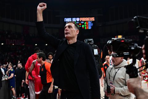 O Μπαρτζώκας αποθέωσε τον Φουρνιέ στη συνέντευξη Τύπου