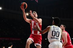 Τρομερό πρώτο δεκάλεπτο από Βεζένκοφ - Άχαστος με 12 πόντους