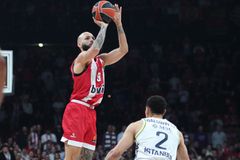 Η «καταιγίδα» Φουρνιέ διέλυσε τη Φενέρμπαχτσε στο ΣΕΦ