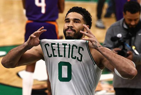 Οι Μπόστον Σέλτικς συνεχίζουν την ξέφρενη πορεία, επικρατώντας και των Φοίνιξ Σανς!