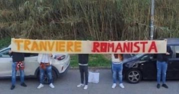 Σάλος στην Ιταλία με το πανό οπαδών της Ρόμα για το ατύχημα του Ιμόμπιλε – «Ο οδηγός ήταν Ρόμα»