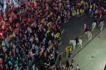 Κατά της διοίκησης στράφηκαν ξανά οι οπαδοί της Βαλένθια, επενέβη και η αστυνομία (vids)