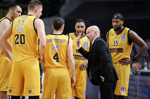 H FIBA σκέφτηκε να αποκλείσει ολοκληρωτικά την ΑΕΚ για ένα χρόνο πριν καταλήξει στην... κεκλεισμένων σεζόν