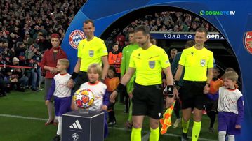 Έβαλαν... φωτιά στις κερκίδες της «Allianz Arena» οι οπαδοί της Μπάγερν