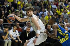 Η Φενέρμπαχτσε σε προχωρημένες συζητήσεις με τον Γιάντουνεν! – Ποιες άλλες ομάδες ερίζουν για την απόκτησή του