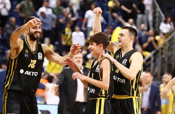 Ο Κλώντζαρης του Αμαρουσίου έγραψε ιστορία ως ο νεότερος παίκτης και σκόρερ στην Stoiximan GBL!