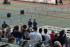 Με φανέλα του ΟΦΗ ο Στέφανος Κασσελάκης στο ΟΑΚΑ για τον τελικό (pic)