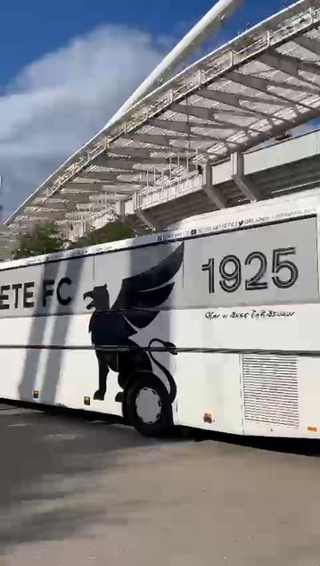 Η άφιξη της αποστολής του ΟΦΗ στο ΟΑΚΑ