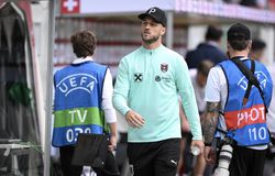 Τσακωμοί, προσβολές και κόντρες με τα αυτοκίνητα: Τα σκάνδαλα του Αρναούτοβιτς πριν τη μάχη με τη Γαλλία