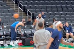 O Ντόντσιτς είδε το Σλοβενία-Δανία στο tablet την ώρα της προπόνησης των Μάβερικς στη Βοστώνη (vid)