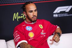 Αινιγματικός Χάμιλτον για τη Ferrari: «Υπάρχουν πολλά που δεν μπορώ να πω...»